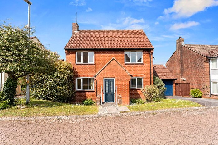 5 Bedroom Detached House For Sale In Falcons Way, Salisbury, SP2