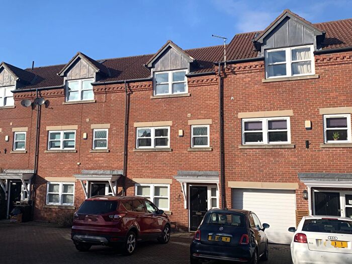 3 Bedroom Town House For Sale In Victoria Mews, Whickham, NE16