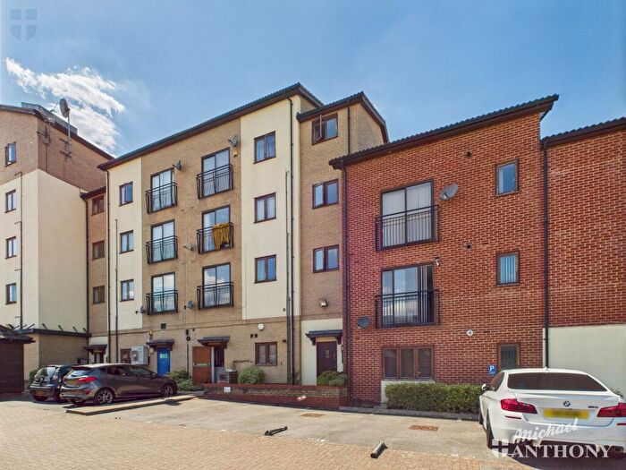 2 Bedroom Flat To Rent In Goodrington Place, Broughton, Milton Keynes, Buckinghamshire, MK10