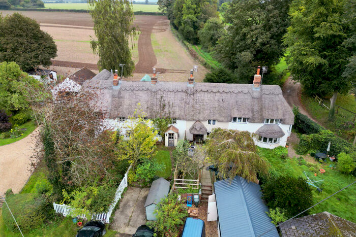 2 Bedroom Cottage For Sale In Rose Lane, Andover, SP11