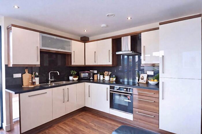 3 Bedroom Apartment To Rent In Apt Devonshire Point, S1