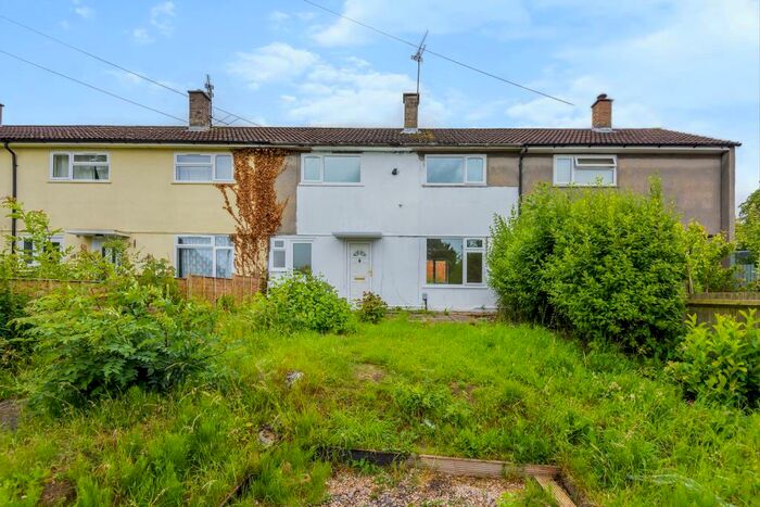 3 Bedroom Terraced House To Rent In Aldbourne Close, SN2