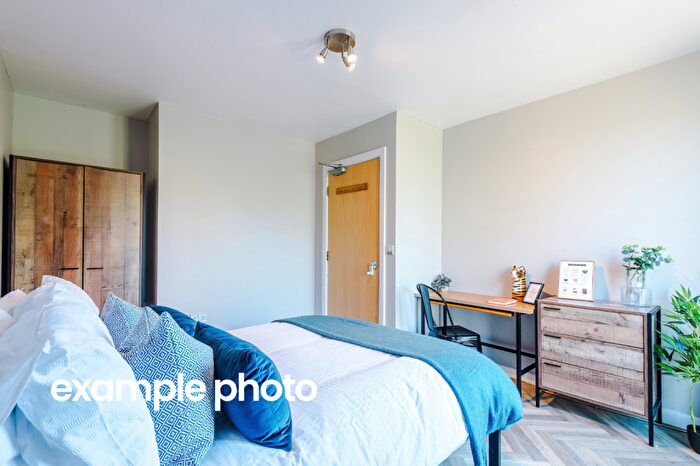 2 Bedroom Property To Rent In Flat, Mayfair Court, Manchester, M14