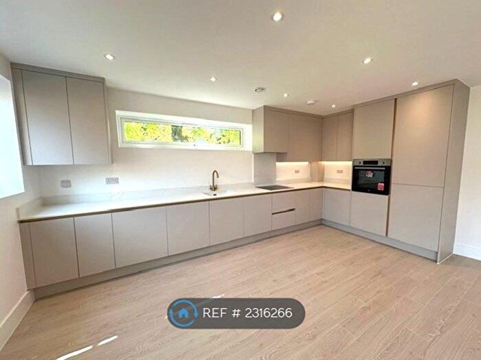 3 Bedroom Flat To Rent In Corelli Road, London, SE3