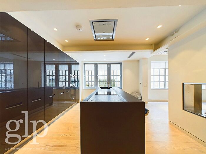 3 Bedroom Flat To Rent In Marshall Street, London, W1F
