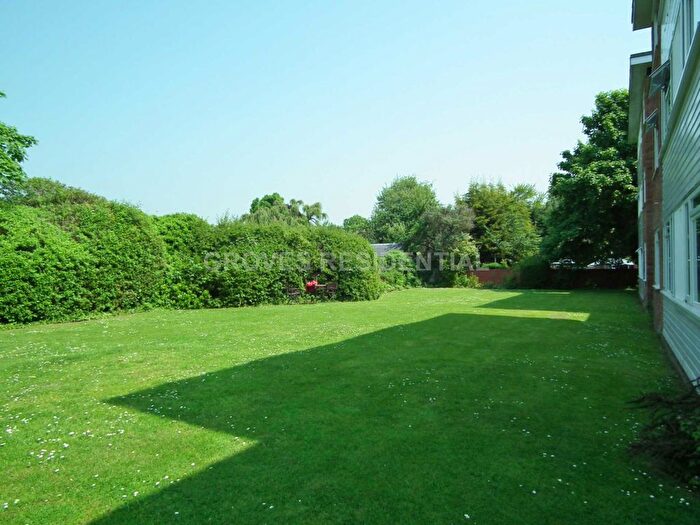 1 Bedroom Flat To Rent In Sycamore Grove, New Malden, KT3