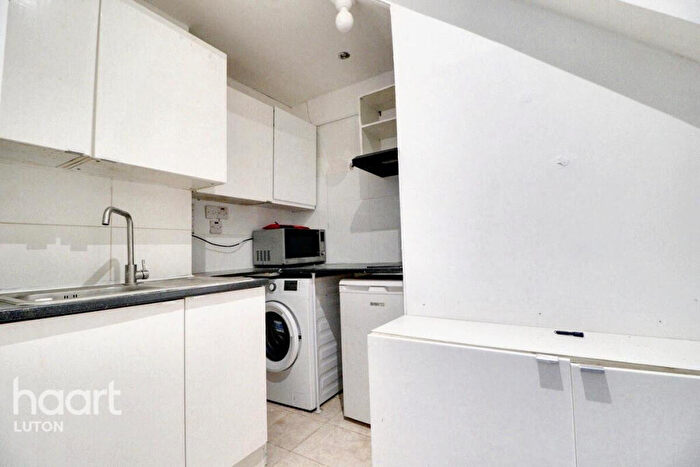 1 Bedroom Apartment For Sale In Studley Road, Luton, LU3