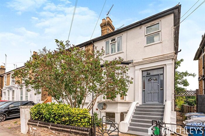 2 Bedroom Flat For Sale In Lichfield Grove, London, N3