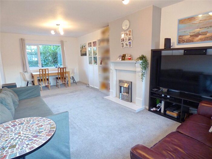 3 Bedroom Semi Detached House For Sale In Glendale Close, Heywood, Greater Manchester, OL10