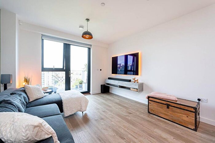 1 Bedroom Flat For Sale In Lakeside Drive, Park Royal, London, NW10