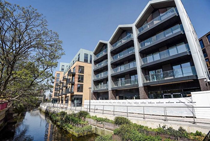 2 Bedroom Flat To Rent In Drapers Yard, London, SW18