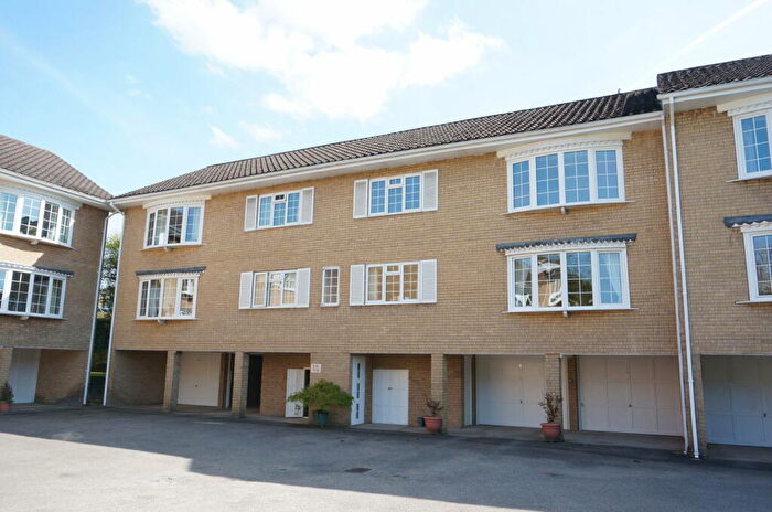 2 Bedroom Flat To Rent In Wetherby, Leconfield Court, LS22