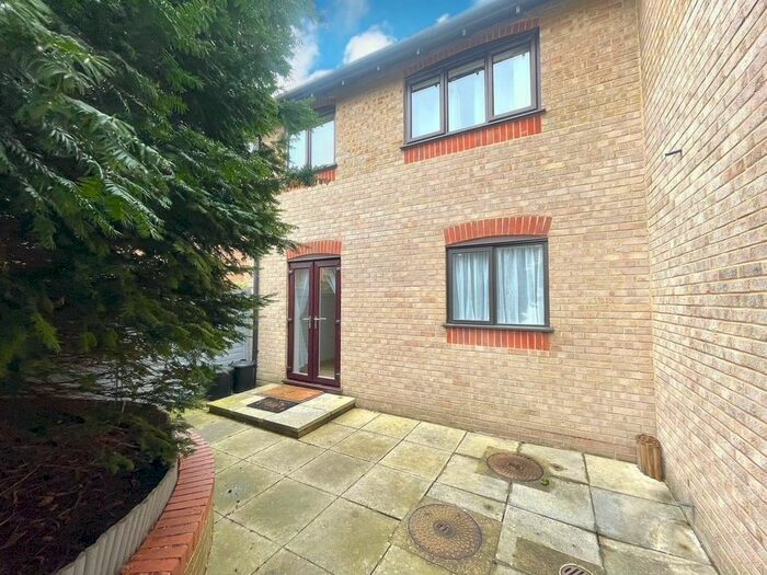 1 Bedroom Flat To Rent In Diamond Close, Fordingbridge, SP6