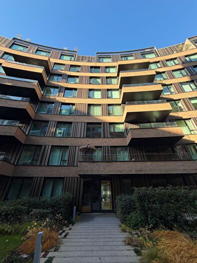 2 Bedroom Flat To Rent In Wood Crescent, London, W12