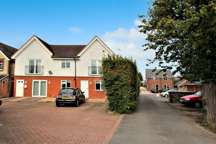 1 Bedroom Ground Maisonette To Rent In Victoria Road, Alton, Hampshire, GU34