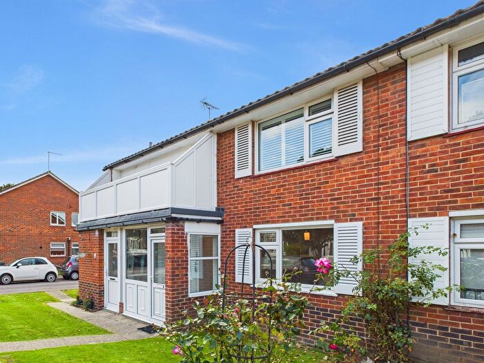 2 Bedroom Flat To Rent In Chatsmore Crescent, Goring-By-Sea, Worthing, BN12