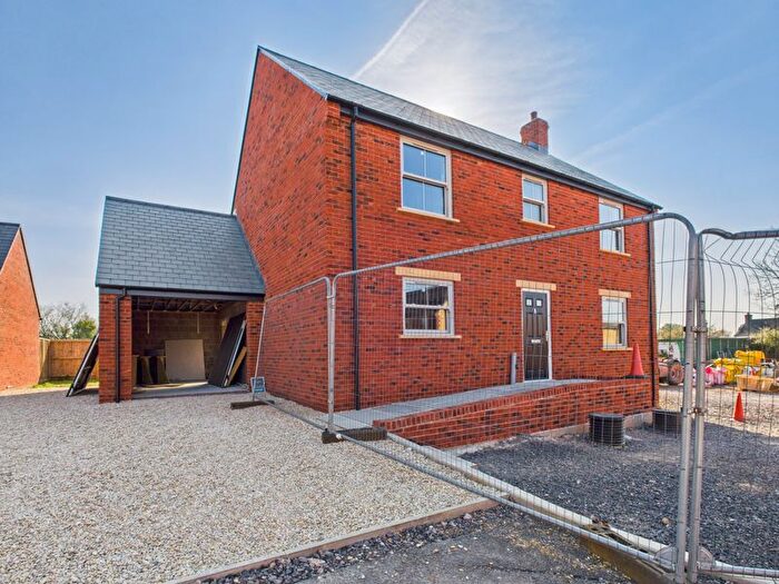 4 Bedroom Detached House For Sale In Badger Close, Langport, TA10