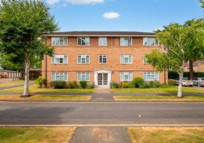 2 Bedroom Flat For Sale In Flat Marian Court, Robin Hood Lane, Sutton, Surrey, SM1