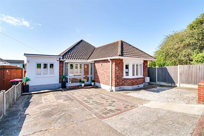 3 Bedroom Detached Bungalow For Sale In Fairfield Gardens, Leigh-On-Sea, SS9