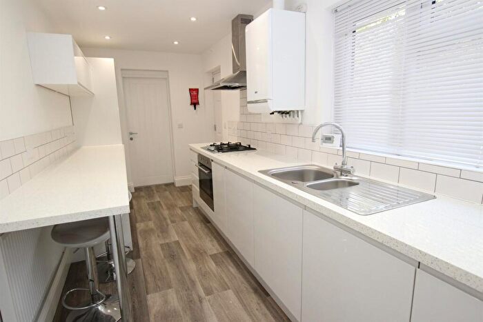 1 Bedroom Apartment To Rent In Fishpond Drive, The Park, NG7