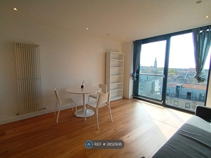 1 Bedroom Flat To Rent In Simpson Loan, Edinburgh, EH3