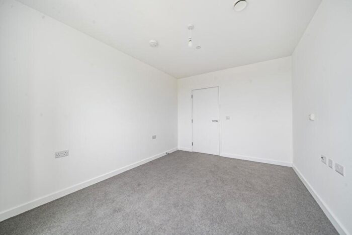 2 Bedroom Flat To Rent In St Pauls Road, Barking, London, IG11