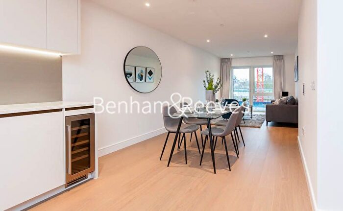 1 Bedroom Flat To Rent In Fulham Reach, Hammersmith, W6