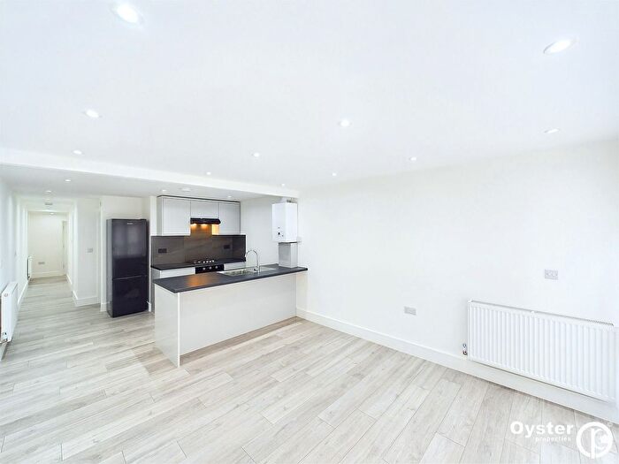 2 Bedroom Flat To Rent In Sanctuary Close, Harefield, Uxbridge, UB9