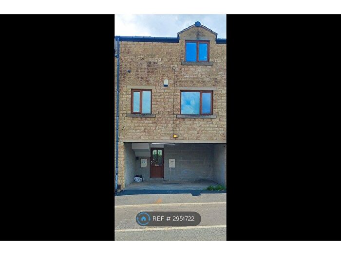 4 Bedroom Terraced House To Rent In Sandhall Green, Halifax, HX2