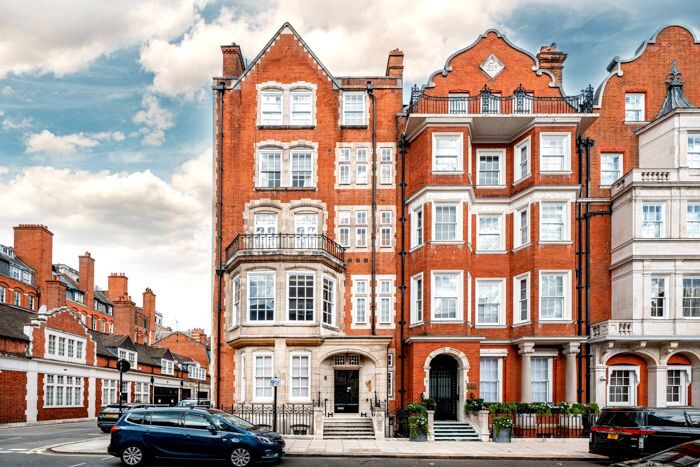 2 Bedroom Flat For Sale In Aldford Street, London, W1K