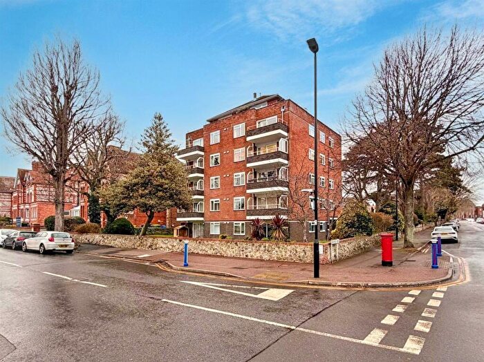 3 Bedroom Flat For Sale In Grange Road, Eastbourne, BN21