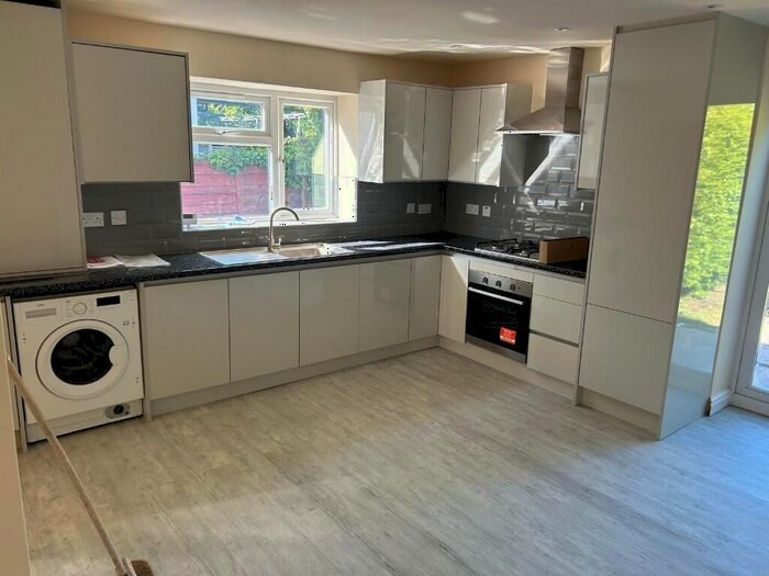 3 Bedroom Semi-Detached House To Rent In Southlea Avenue, Leamington Spa, Warwickshire, CV31