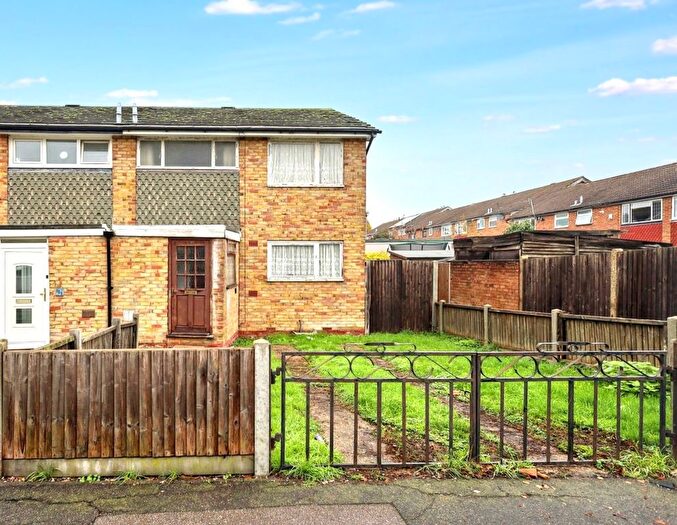 3 Bedroom End Terrace House For Sale In Turpin Avenue, Romford, RM5