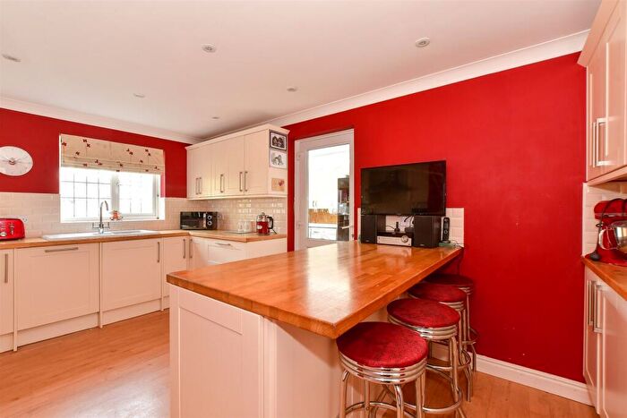 4 Bedroom Detached House For Sale In Fleet Way, Shalfleet, Newport, Isle Of Wight, PO30