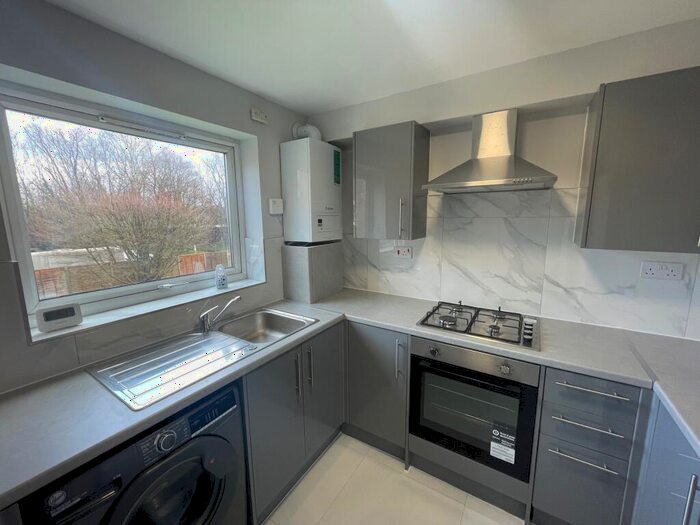 2 Bedroom Apartment To Rent In Larch Close, London, N11