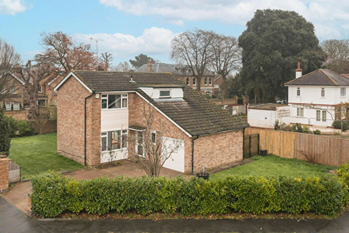 3 Bedroom Detached House For Sale In Parsons Mead, East Molesey, KT8