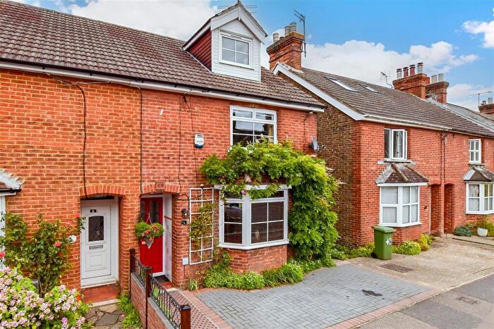 4 Bedroom Semi-Detached House For Sale In Billingshurst Road, Broadbridge Heath, West Sussex, RH12