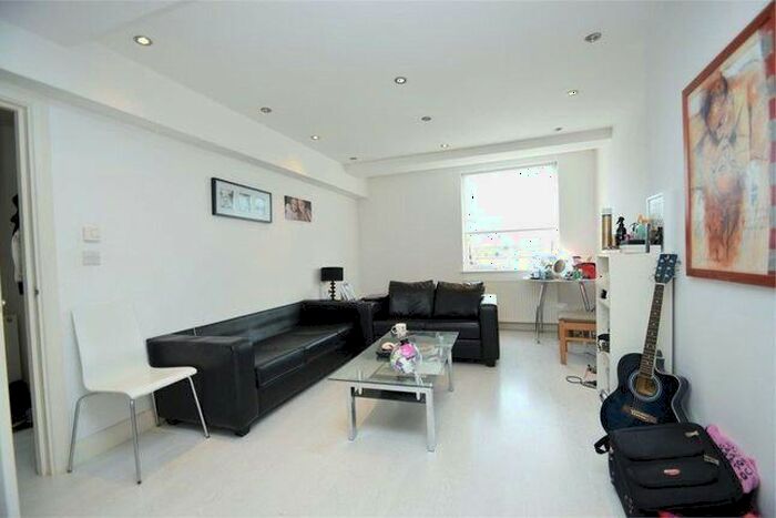 2 Bedroom Flat To Rent In Ravenshurst Avenue, Hendon, NW4