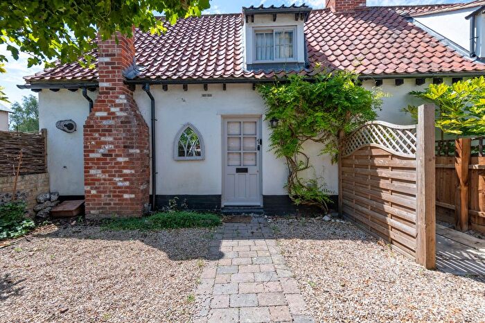 2 Bedroom Cottage For Sale In High Street, Whittlesford, CB22