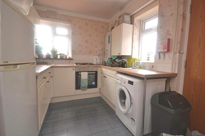 3 Bedroom Semi-Detached House To Rent In Bourne Avenue, Reading, RG2