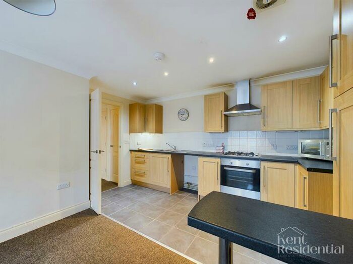 2 Bedroom Flat To Rent In Union Street, Rochester, ME1