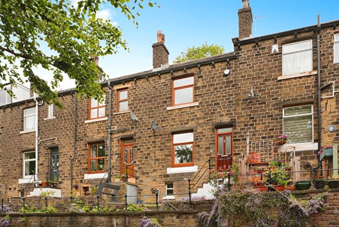 2 Bedroom Terraced House For Sale In Vicarage Road, Huddersfield, HD3