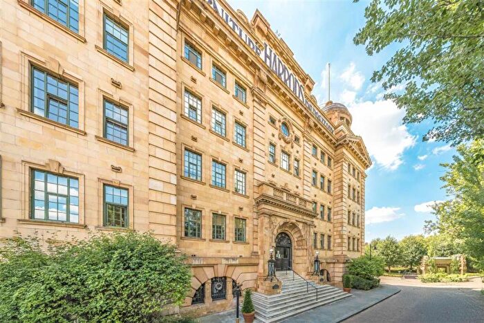 2 Bedroom Flat For Sale In William Hunt Mansions, London, SW13