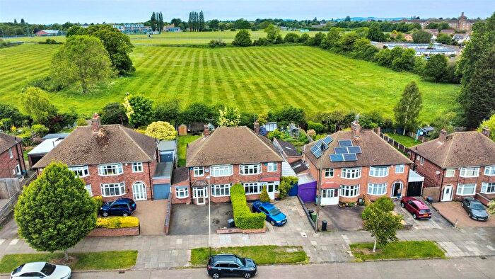 3 Bedroom Semi-detached House For Sale In Letchworth Road, Leicester, LE3