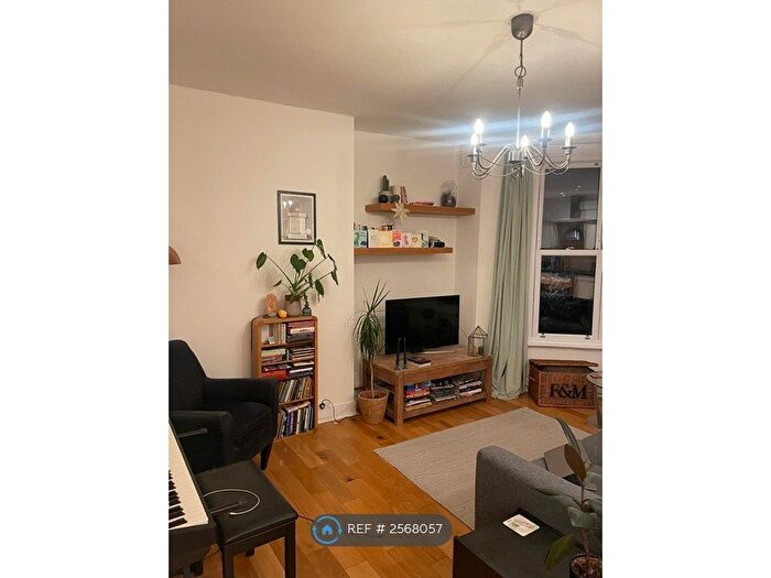 2 Bedroom Flat To Rent In Knollys Road, London, SW16