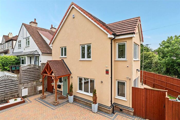 4 Bedroom Detached House For Sale In Cockmannings Road, Orpington, BR5