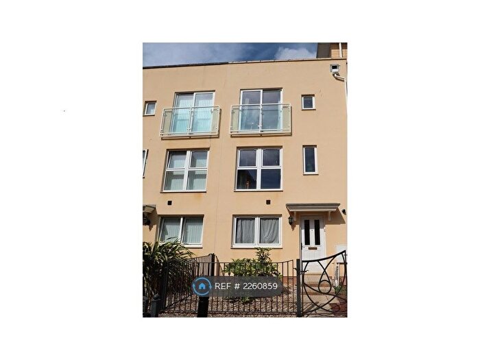 4 Bedroom Terraced House To Rent In Richmond Court, Exeter, EX4