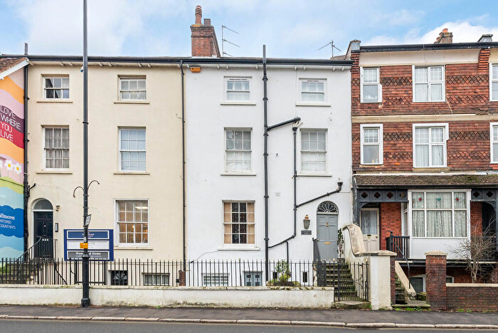 1 Bedroom Apartment To Rent In South Street, Dorking, RH4