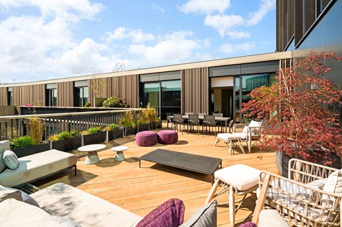 3 Bedroom Flat To Rent In Wood Crescent, London, W12