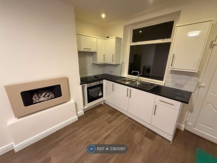 2 Bedroom Terraced House To Rent In Skircoat Green, Halifax, HX3